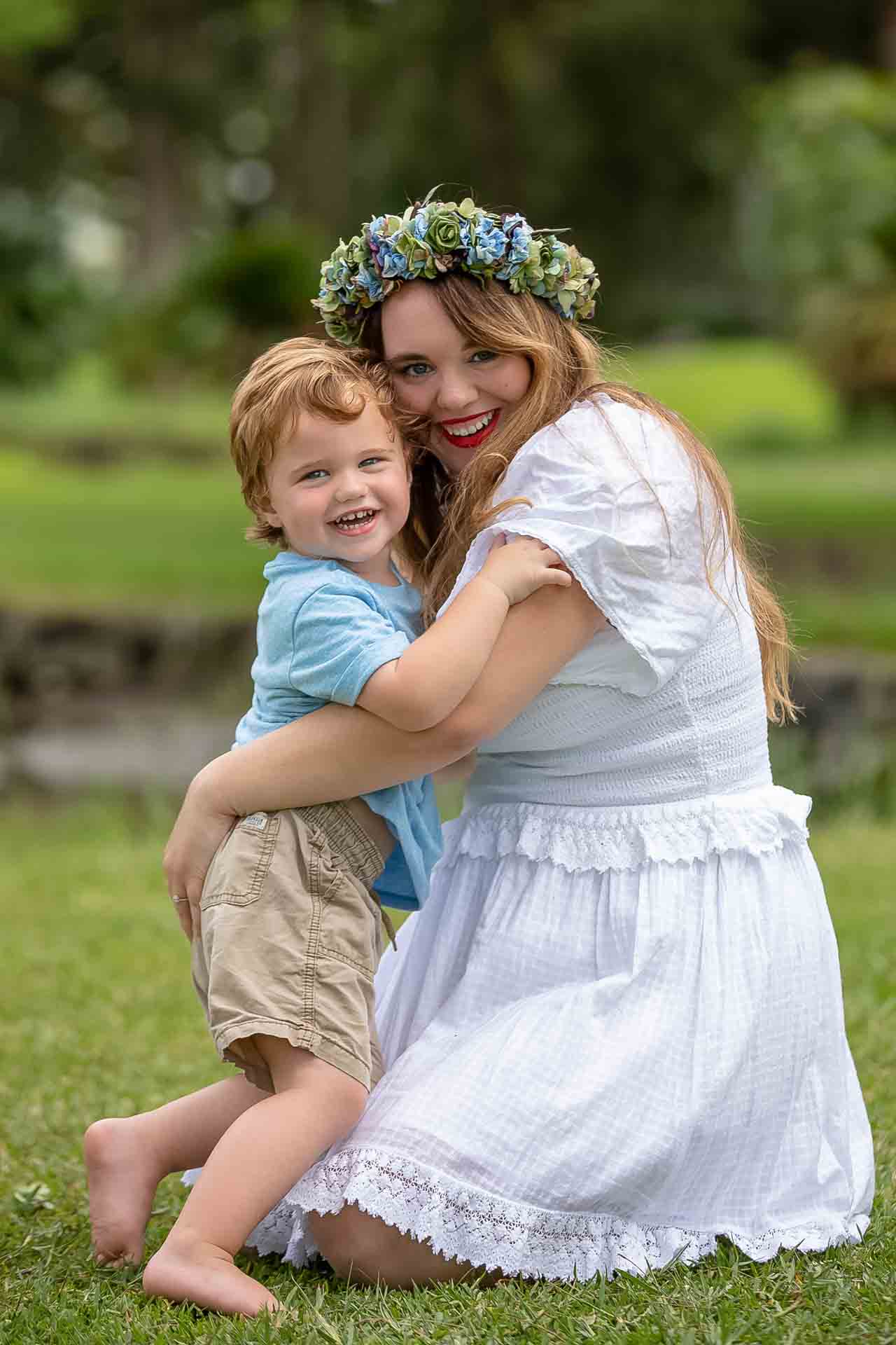 Spring family session mom and son in Lili'uokalani Gardens, Hilo, Big Island, Hawaii